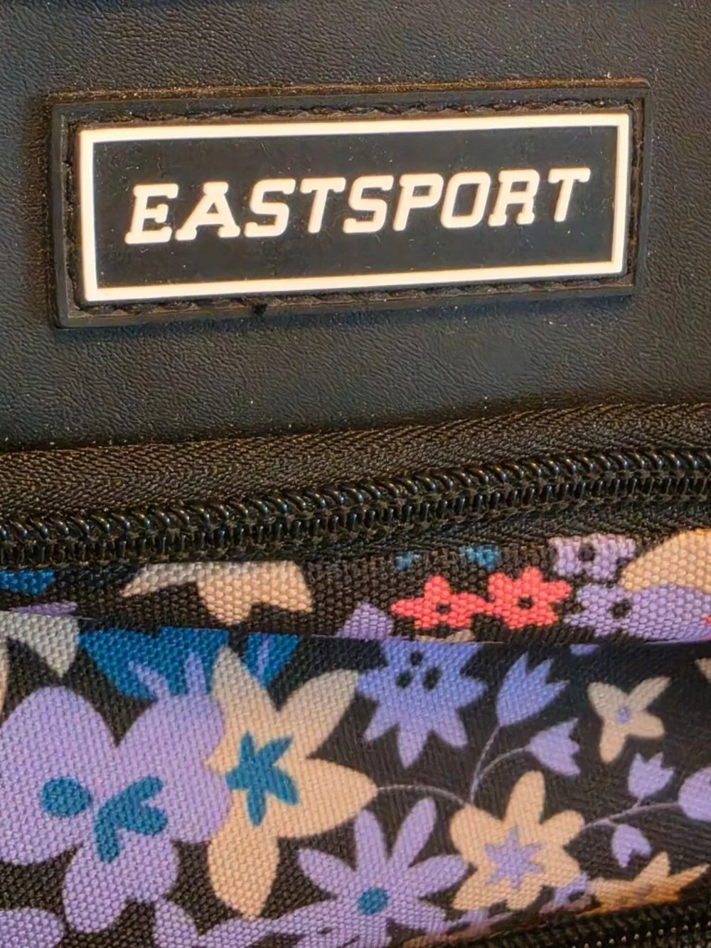 Eastsport Deep Ditsy Floral Raptor Expandable 19